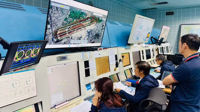 Các kíp trực tại Trung tâm kiểm soát đường dài Hồ Chí Minh (ACC HCM) và Airport Management App Tân Sơn Nhất (APP TSN) đã phối hợp chặt chẽ ngày 2/8/2025. (Ảnh: VATM) 