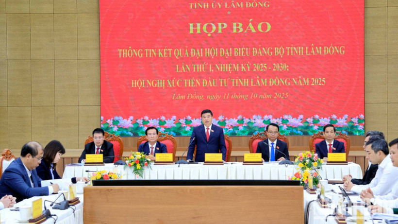 Lãnh đạo tỉnh Lâm Đồng chủ trì họp báo.