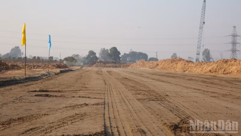 Công tác giải phóng mặt bằng Dự án đường Vành đai 4 - Vùng Thủ đô còn gặp khó khăn tại một số xã như Mê Linh, Ô Diên, Hoài Đức, Yên Nghĩa và Bình Minh.
