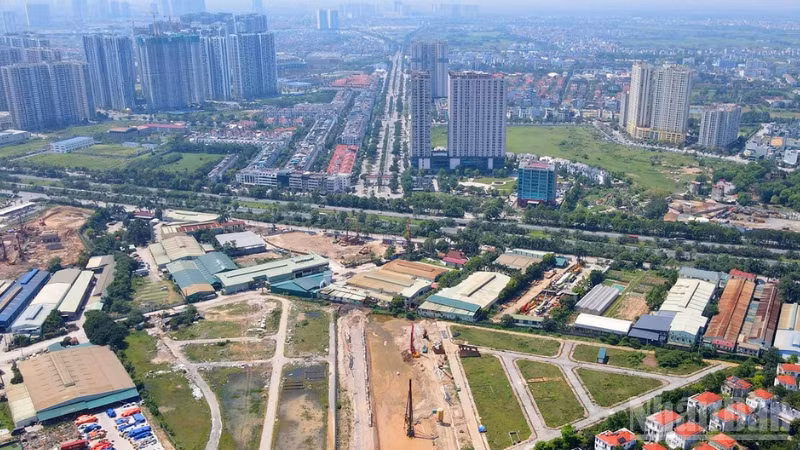 Công trường thi công kết nối đường Vành đai 3,5 với Đại lộ Thăng Long.