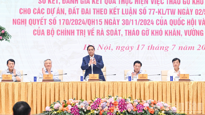 Thủ tướng Chính phủ Phạm Minh Chính dự và chủ trì hội nghị.