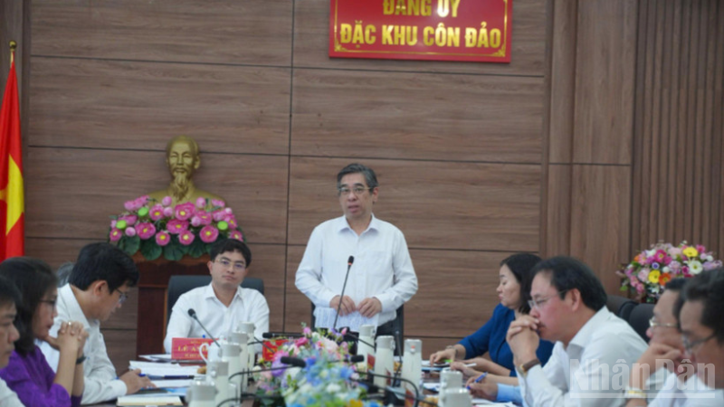 Phó Bí thư Thành ủy, Chủ tịch Ủy ban Mặt trận Tổ quốc Việt Nam Thành phố Hồ Chí Minh Nguyễn Phước Lộc phát biểu tại buổi làm việc. (Ảnh: A.H)