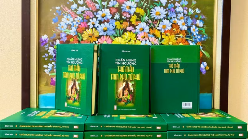 Sách "Chấn hưng tín ngưỡng thờ Mẫu Tam phủ, Tứ phủ" của tác giả Bình An.