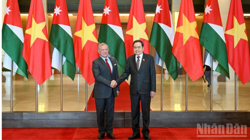 Chủ tịch Quốc hội Trần Thanh Mẫn và Quốc vương Jordan Abdullah II Ibn Al Hussein. (Ảnh: DUY LINH)