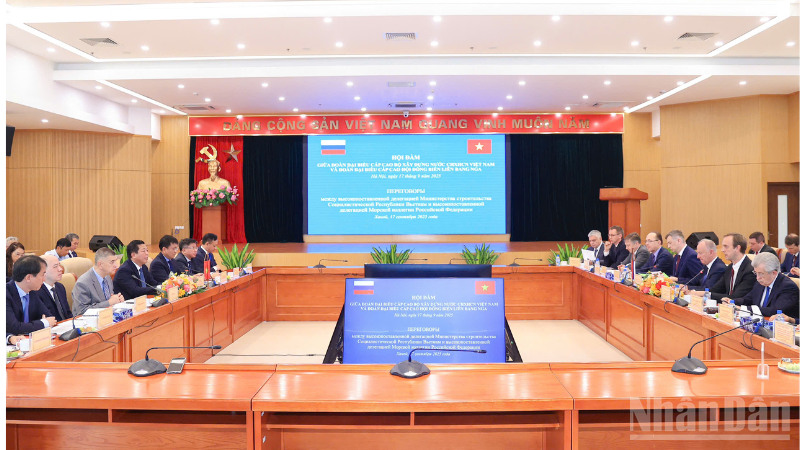 Bộ trưởng Xây dựng Việt Nam Trần Hồng Minh hội đàm cùng Trợ lý Tổng thống, Chủ tịch Hội đồng Biển Liên bang Nga Nikolai Platonovich Patrushev. 