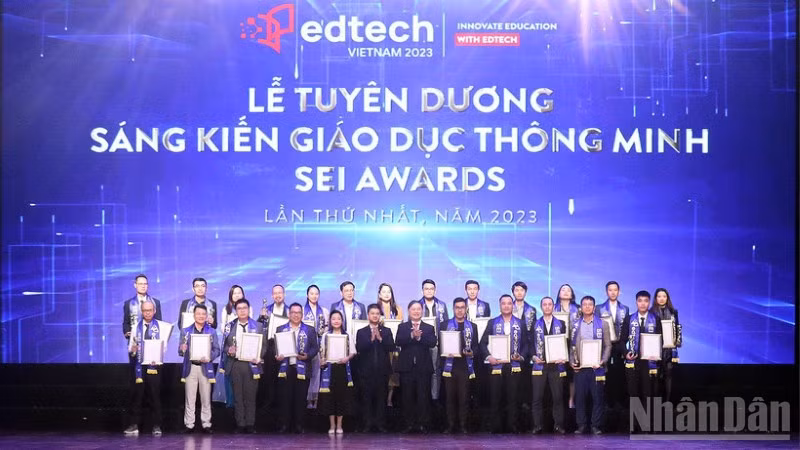 Các tổ chức, doanh nghiệp tiêu biểu được vinh danh tại Lễ tuyên dương Sáng kiến giáo dục thông minh lần thứ nhất, năm 2023.