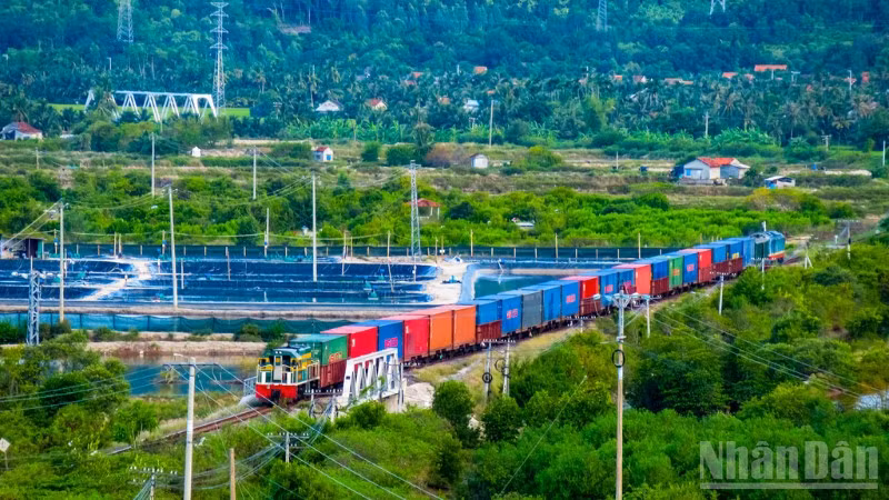 Bộ Xây dựng sẽ kiểm tra chặt chẽ hoạt động vận chuyển hàng trên tuyến đường sắt bắc-nam.