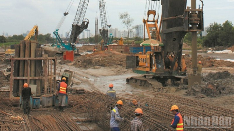 Công trường thi công dự án mở rộng cao tốc Thành phố Hồ Chí Minh-Long Thành.