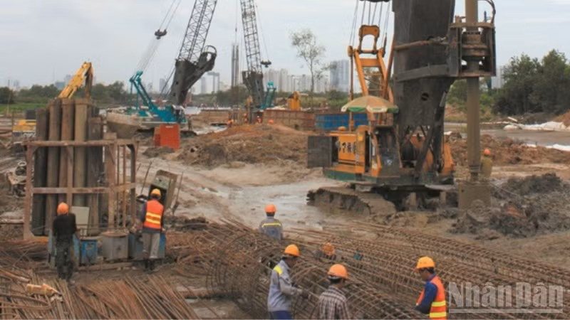 Công trường thi công dự án mở rộng cao tốc Thành phố Hồ Chí Minh-Long Thành.