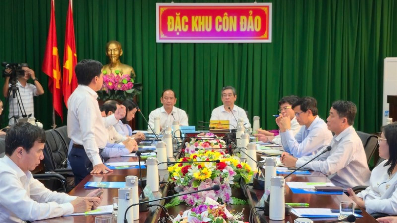 Các chuyên gia y tế đề xuất các giải pháp trước mắt và lâu dài giúp nâng cao năng lực y tế tại Đặc khu Côn Đảo dưới sự chủ trì của Đồng chí Nguyễn Phước Lộc, Phó Bí thư Thành ủy Thành phố Hồ Chí Minh ngày 16/7/2025. 