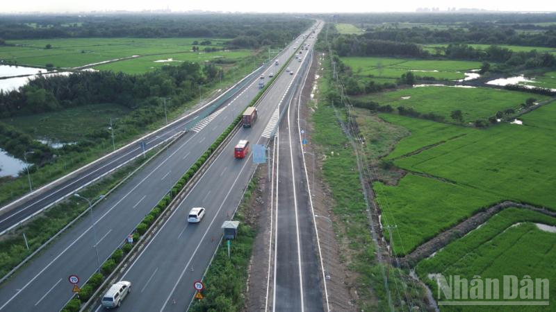Tuyến cao tốc Thành phố Hồ Chí Minh-Long Thành hiện hữu đang là tuyến đường 4 làn xe chạy. Vào những đợt cao điểm trước ngày nghỉ hay dịp lễ tuyến thường xuyên xảy ra ùn tắc.