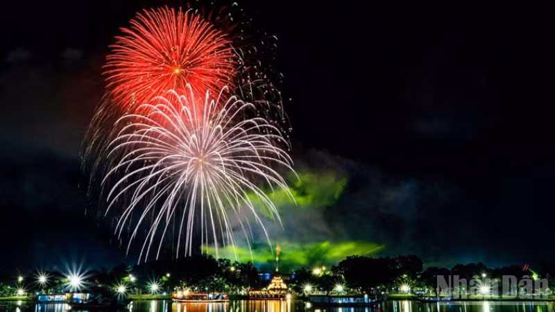 Thành phố Huế bắn 1.000 quả pháo hoa tầm cao kỷ niệm 80 năm Quốc khánh, Tết Độc lập 2/9.