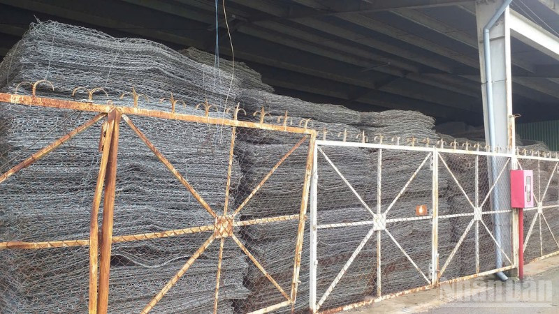 Sau 2 ngày chỉ đạo của cục Đường bộ việt Nam, số rọ thép tại khu dự phòng đã được vận chuyển tới khu vực Trung Bộ để khắc phục hư hại hạ tầng giao thông do mưa lũ lớn những ngày qua.