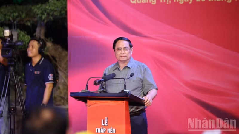 Thủ tướng Chính phủ Phạm Minh Chính phát biểu ý kiến tại Lễ Thắp nến tri ân các Anh hùng liệt sĩ.(Ảnh: Nhật Bắc/VGP).