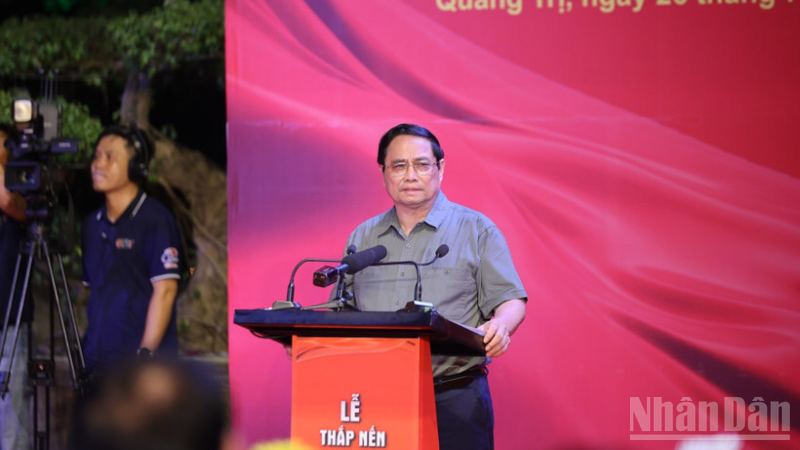 Thủ tướng Chính phủ Phạm Minh Chính phát biểu ý kiến tại Lễ Thắp nến tri ân các Anh hùng liệt sĩ.(Ảnh: Nhật Bắc/VGP).