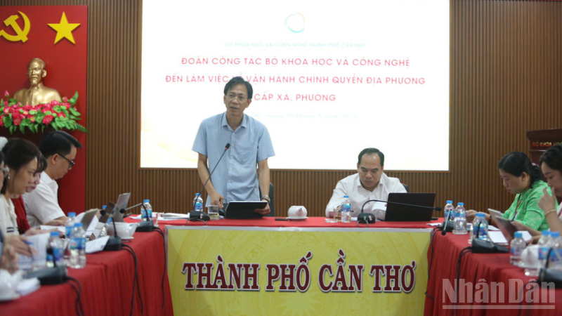 Ông Hồ Hồng Hải, Phó Vụ trưởng Vụ Pháp chế, trưởng đoàn công tác Bộ Khoa học và Công nghệ phát biểu tại buổi làm việc tại thành phố Cần Thơ.