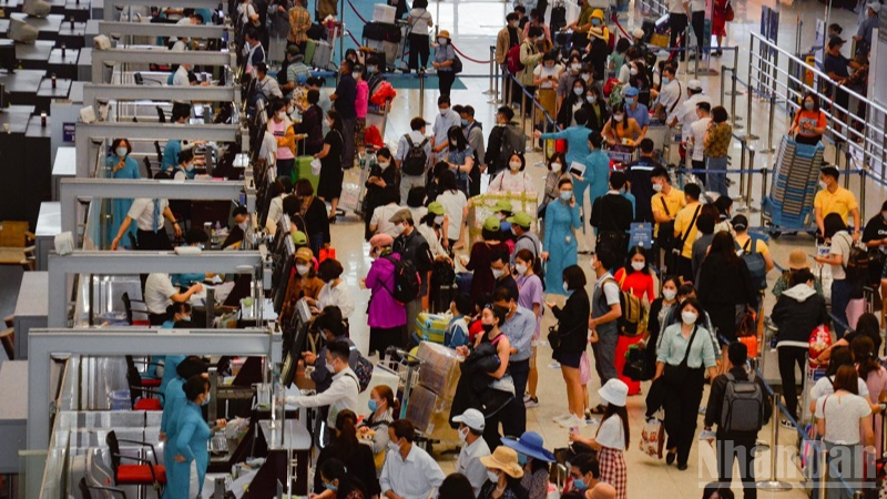 Ảnh minh họa: Hàng nghìn hành khách mắc kẹt tại Việt Nam do nhiều hãng quốc tế hủy hoặc thay đổi kế hoạch bay do ảnh hưởng chiến sự tại khu vực Trung Đông.