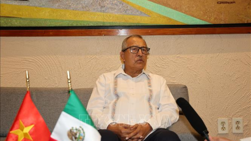 Hạ nghị sĩ Pedro Vázquez, Chủ nhiệm Ủy ban Đối ngoại Hạ viện Mexico, trả lời phỏng vấn phóng viên Thông tấn xã Việt Nam tại Mexico. (Ảnh: Phi Hùng/TTXVNHạ nghị sĩ Pedro Vázquez, Chủ nhiệm Ủy ban Đối ngoại Hạ viện Mexico, trả lời phỏng vấn phóng viên Thông tấn xã Việt Nam tại Mexico. (Ảnh: Phi Hùng/TTXVN)