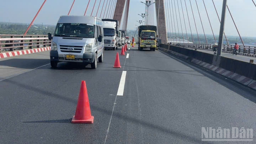 Dự án sửa chữa lớp phủ mặt cầu thép cầu Cần Thơ hoàn thành kịp thời phục vụ nhu cầu giao thông cao điểm trước, trong và sau Tết Nguyên đán của khu vực Đồng bằng sông Cửu Long.