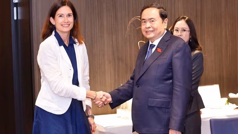 Chủ tịch Quốc hội Trần Thanh Mẫn hội kiến Chủ tịch Hạ viện Thụy Sĩ Maja Riniker. (Ảnh: TTXVN)