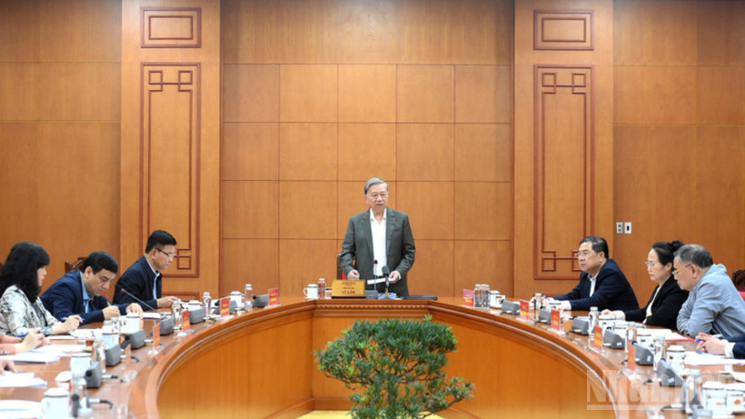 Tổng Bí thư Tô Lâm chủ trì làm việc về chủ trương, chính sách đối với người khuyết tật. (Ảnh ĐĂNG KHOA)