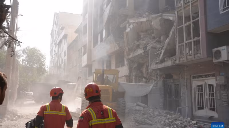 Các tòa nhà bị hư hại trong các cuộc không kích của Israel tại Tehran, Iran. (ẢNH: THX)