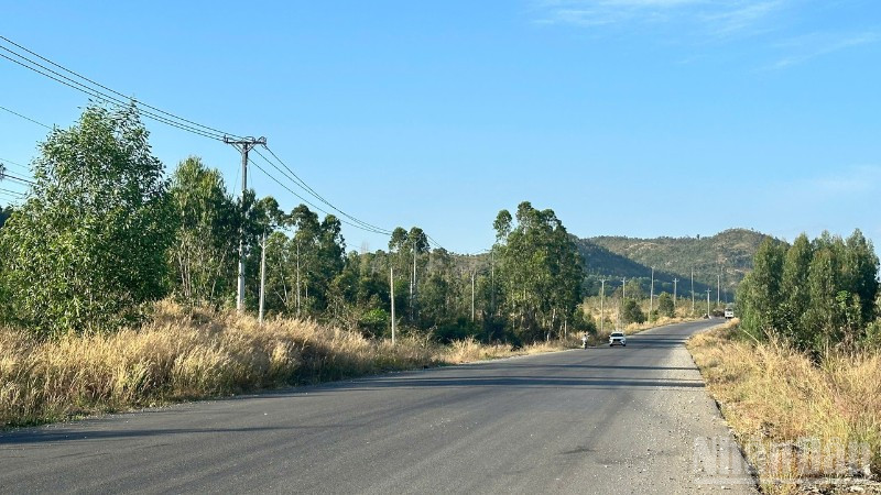 Một đoạn tuyến Quốc lộ 28B sau khi hoàn thành thảm bê tông nhựa, sẵn sàng đưa vào khai thác.