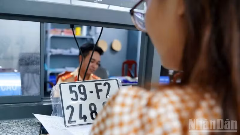 Người dân có thể đăng ký xe cơ giới tại bất kỳ công an cấp xã nào trong địa bàn tỉnh nơi mình sinh sống.