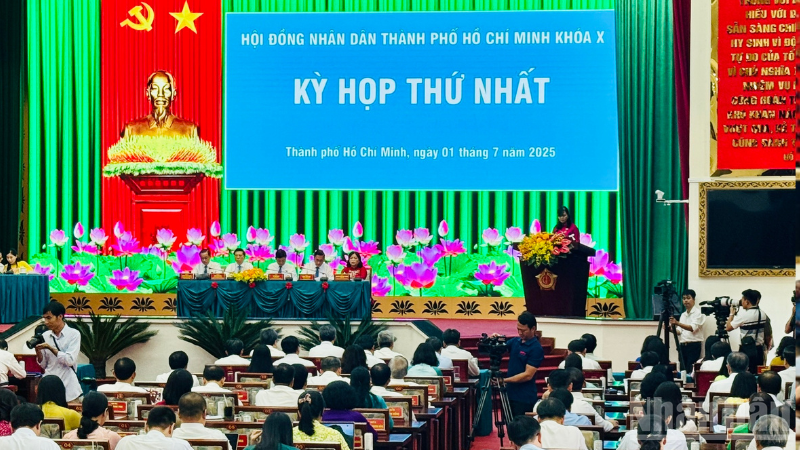 Toàn cảnh kỳ họp.