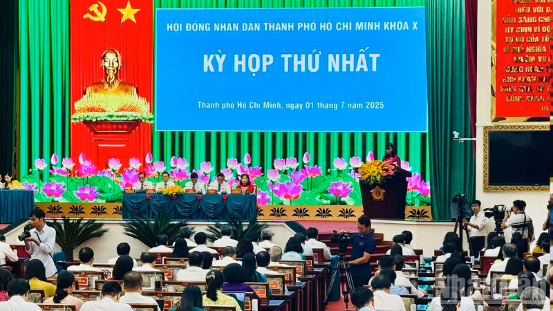 Toàn cảnh kỳ họp.