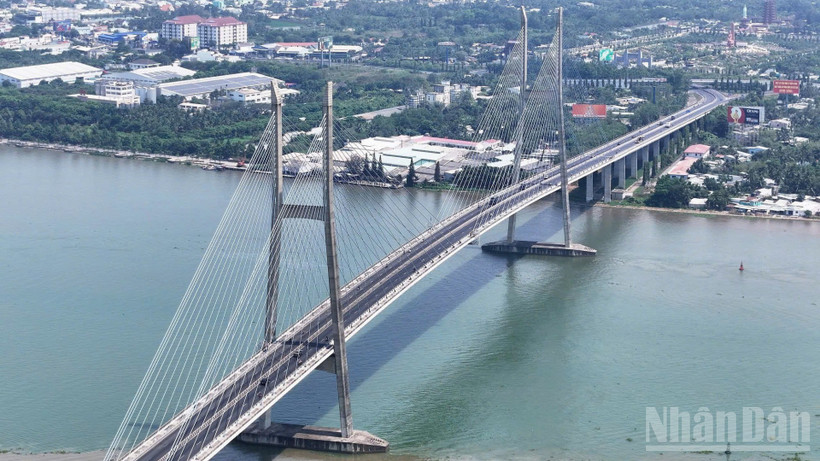 Cầu Mỹ Thuận 2 là cây cầu dây đầu tiên do đội ngũ các kỹ sư, công nhân Việt Nam thực hiện hoàn toàn từ khâu lập dự án, thiết kế cho đến thi công được khánh thành vào ngày 24/12/2023.