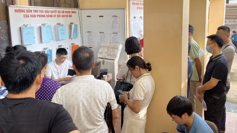 Giải quyết thủ tục hành chính về đất đai tại Văn phòng Đăng ký đất đai Hà Nội. 