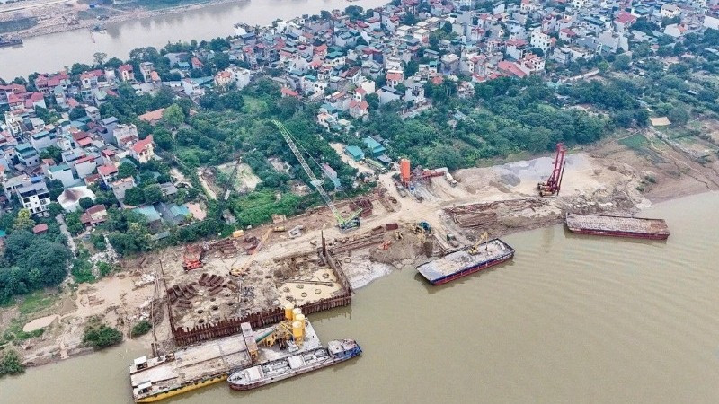 Tiến độ thi công cầu Tứ Liên đang triển khai khẩn trương. 