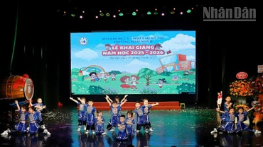 Tiết mục văn nghệ chào mừng năm học mới do các bé Trường mầm non B biểu diễn.