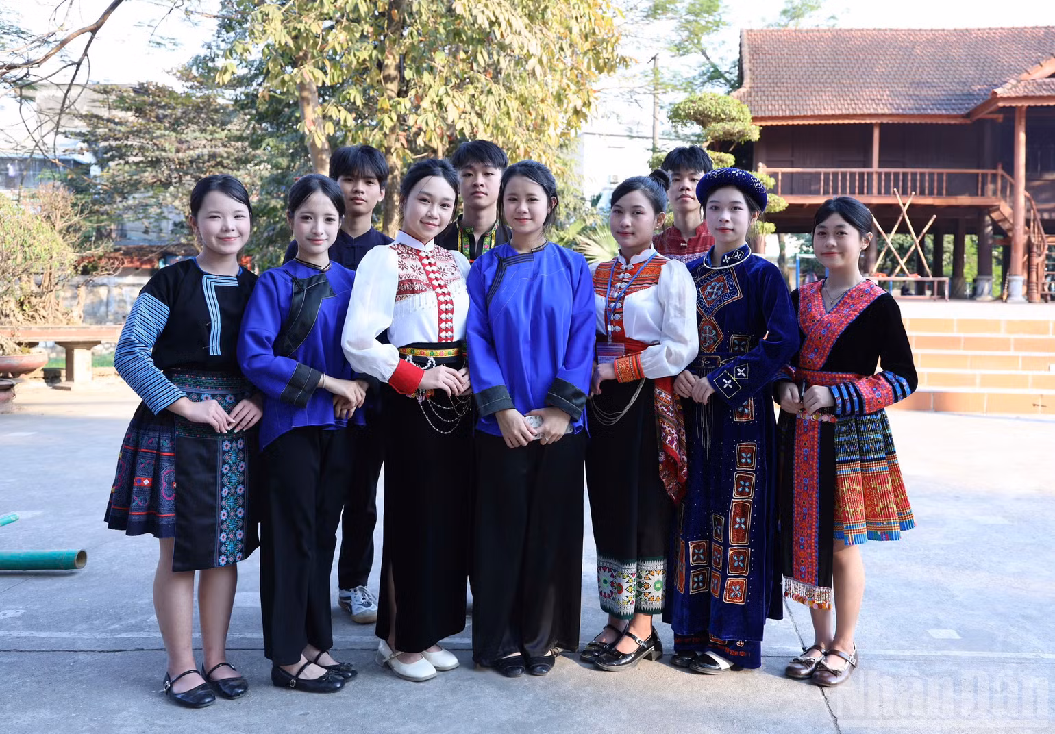 ndo_br_hoc-sinh-pho-thong-viet-bac.jpg