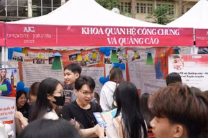 Hoạt động tư vấn tuyển sinh tại Học viện Báo chí và Tuyên truyền 