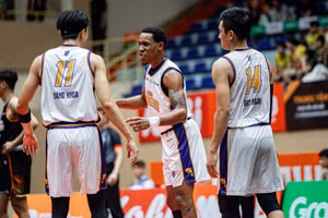 Cleveland Jackson dẫn dắt Nha Trang Dolphins giành chiến thắng quan trọng. (Ảnh: VBA)