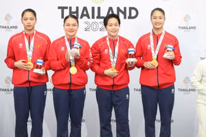Nguyễn Thị Phương, Nguyễn Ngọc Trâm, Bùi Ngọc Nhi và Hoàng Thị Thu Uyên giành Huy chương Vàng môn karate nội dung kata đồng đội nữ.