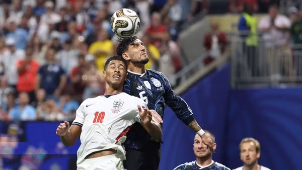 Trận bán kết Argentina (áo xanh) thắng Anh 2-1. (Ảnh: TÂN HOA XÃ)