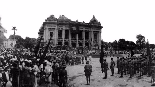 Những ngày Tháng Tám (1945) sục sôi ở Hà Nội. (Ảnh: TTXVN)