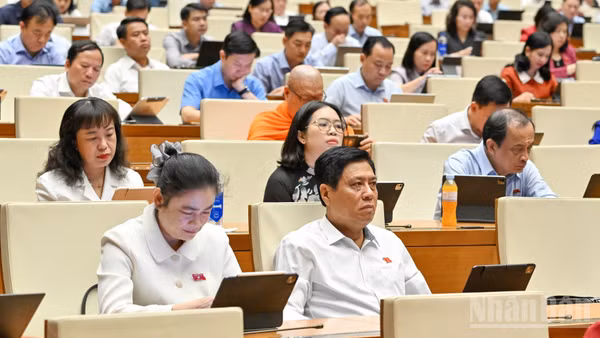 Quốc hội làm việc tại hội trường. (Ảnh: THỦY NGUYÊN)