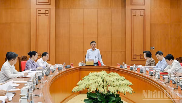 Đồng chí Trần Cẩm Tú, Ủy viên Bộ Chính trị, Thường trực Ban Bí thư, Trưởng ban Chỉ đạo Trung ương kỷ niệm các ngày lễ lớn và sự kiện lịch sử quan trọng của đất nước giai đoạn 2026-2030 chủ trì phiên họp Ban Chỉ đạo lần thứ nhất. (Ảnh: Duy Linh)