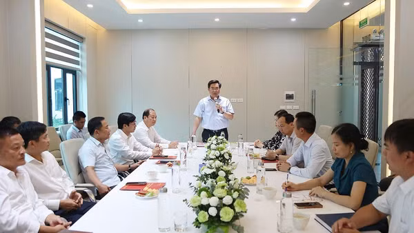 Chủ tịch Ủy ban nhân dân tỉnh Phú Thọ Trần Duy Đông phát biểu chỉ đạo tại buổi kiểm tra Khu công nghiệp Thái Hòa-Liễn Sơn-Liên Hòa, ngày 4/7.