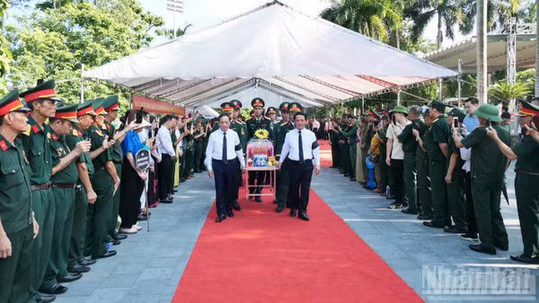 Tuyên Quang tổ chức Lễ truy điệu và an táng hài cốt liệt sĩ.