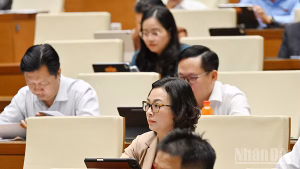 Quốc hội làm việc tại hội trường. (Ảnh: THỦY NGUYÊN)