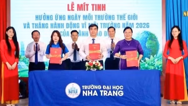 Lễ ký kết phối hợp triển khai các hoạt động giáo dục, tuyên truyền bảo vệ môi trường.