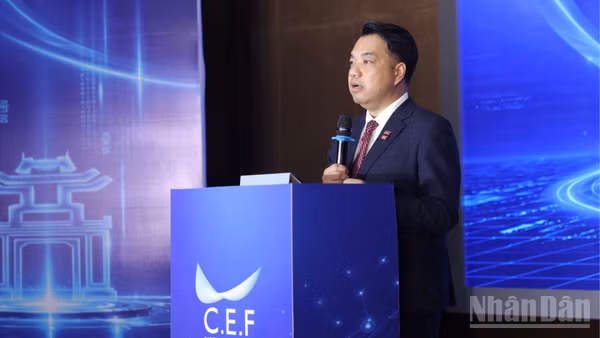 Ông Mạc Quốc Anh, Phó Chủ tịch kiêm Tổng Thư ký HANOISME, Trưởng ban Tổ chức Diễn đàn Kinh tế Thủ đô. (Ảnh: AN NGUYÊN)