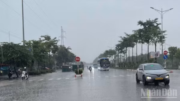 Dự báo khu vực Hà Nội ngày có mưa vừa, mưa to, cục bộ có nơi mưa rất to. (Ảnh minh họa: Đ.T)