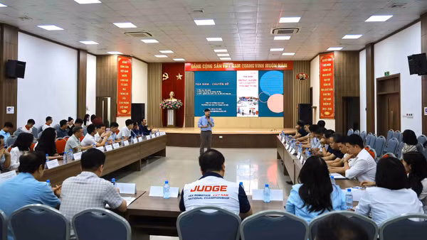 Toàn cảnh tọa đàm. (Ảnh: MẠNH XUÂN)
