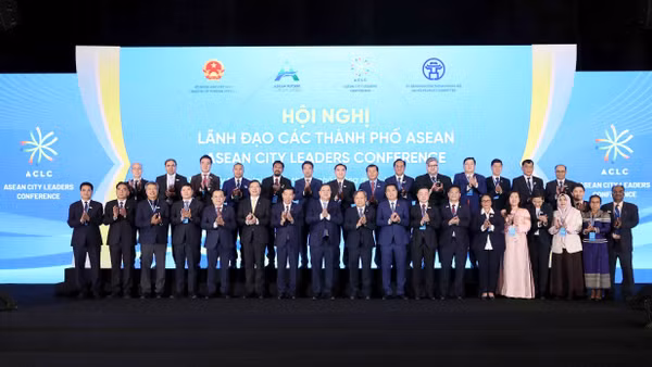 Các đại biểu dự Hội nghị Lãnh đạo các thành phố ASEAN trong khuôn khổ Diễn đàn Tương lai ASEAN lần thứ ba. (Ảnh: An Đăng - TTXVN)